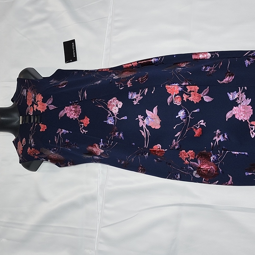 Navy Floral  Dress - Picture 3 of 16